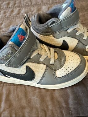 Nike Kids Gray, Black and White Hook-and-Loop Sneakers